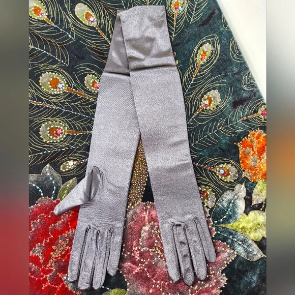 Gloves - Picture 1 of 1